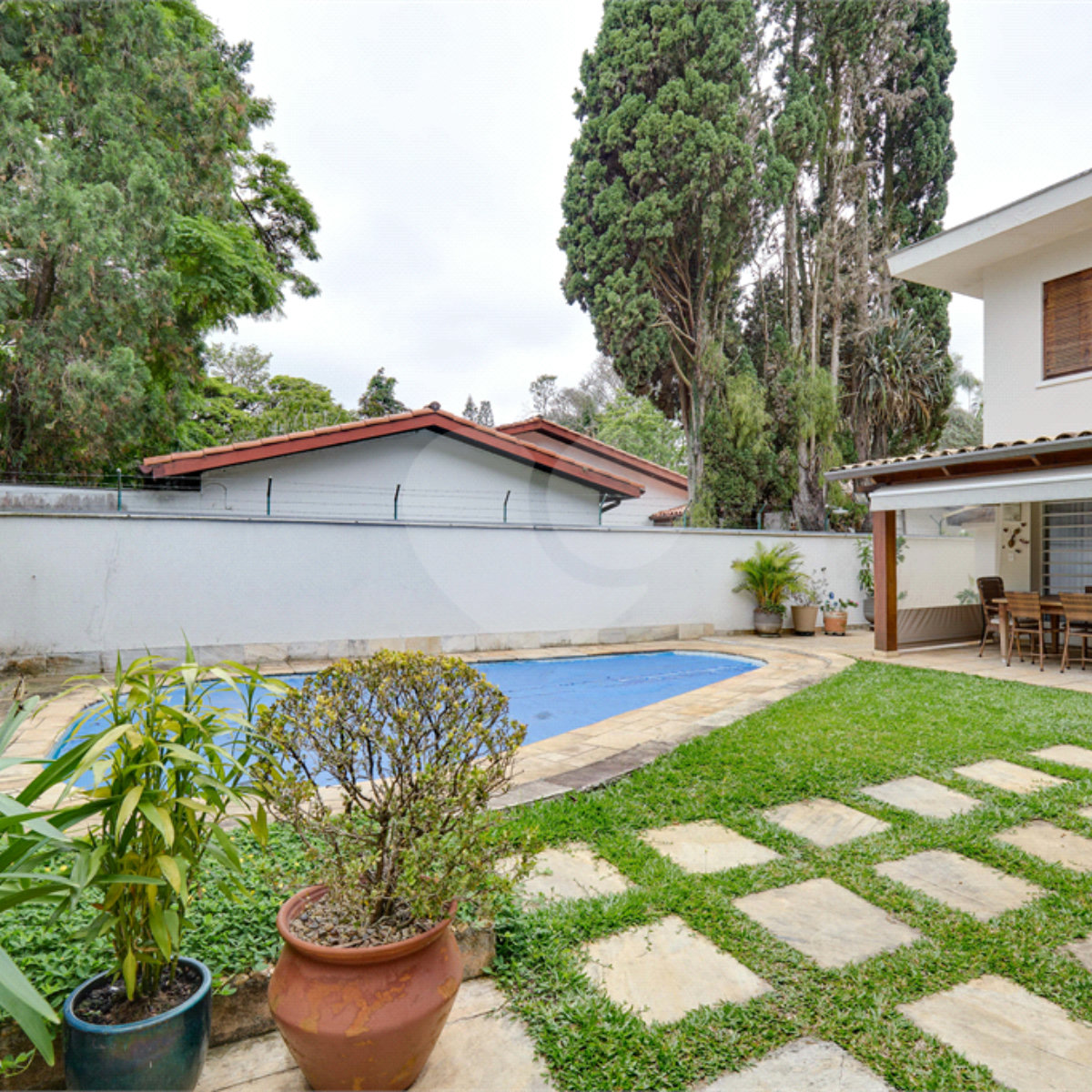 Sobrado à venda com 4 quartos, sendo 1 suíte, em Granja Julieta, São Paulo, SP