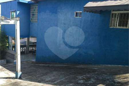 Casa à venda com 4 quartos, sendo 1 suíte, no condomínio Shangri-la, Atibaia - SP