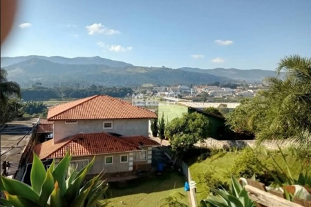 Chácara à venda ou locação no Jardim Estância Brasil – Atibaia/SP, com vista para a Pedra Grande