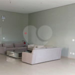 Casa à venda com 4 suítes no condomínio Figueira Garden, Atibaia - SP