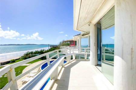 Casa à venda com 5 quartos, sendo 4 suítes, em Marina, Armação dos Búzios, RJ