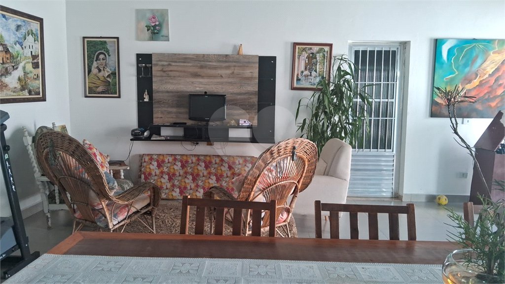 Casa à venda com 5 quartos, sendo 1 suíte, no condomínio Village da Serra, Araçoiaba da Serra - SP