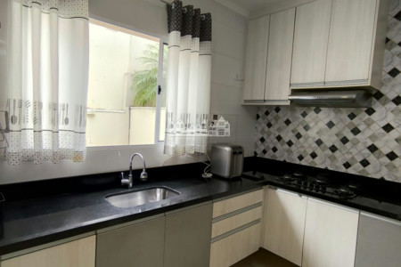 Casa à venda com 3 suítes em Jardim Maristela, Atibaia, SP