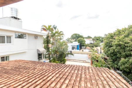 Sobrado à venda com 5 quartos, sendo 3 suítes, em Alto da Boa Vista, São Paulo, SP
