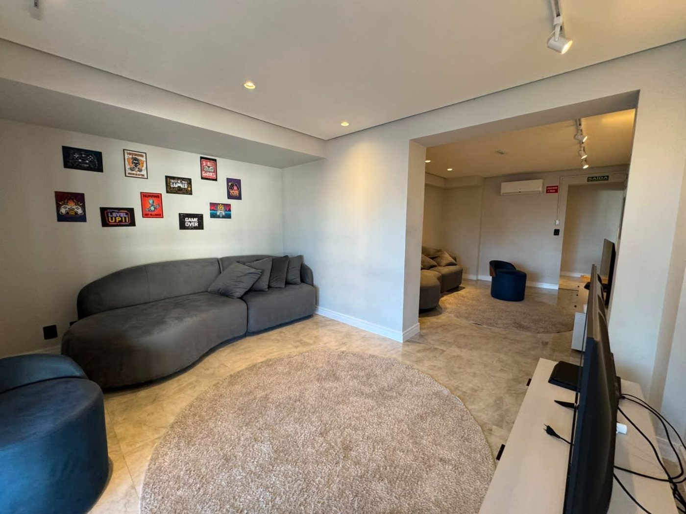 Apartamento à venda com 1 suíte em Caiçara, Praia Grande, SP
