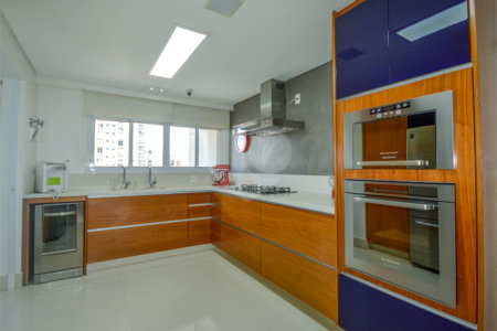 Apartamento à venda com 4 suítes,  em Vila Uberabinha, São Paulo, SP