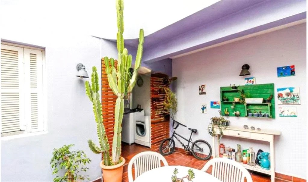 Sobrado à venda com 4 quartos, sendo 1 suíte, em Vila Cordeiro, São Paulo, SP
