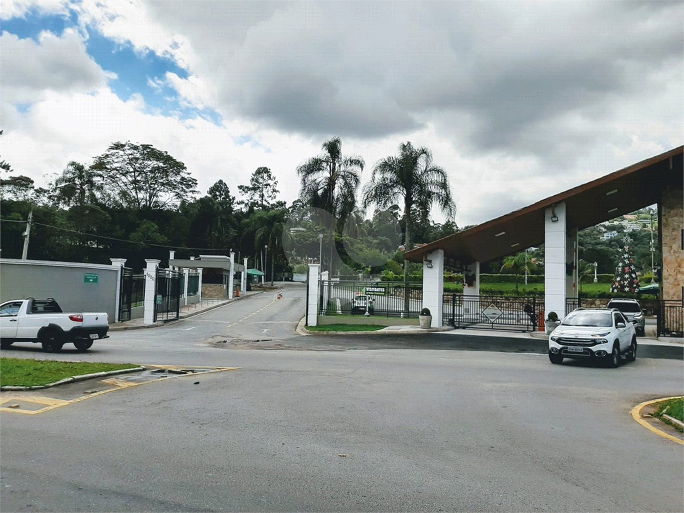 Casa à venda ou para alugar com 3 quartos, sendo 1 suíte, no condomínio Alpes de Caieiras, Caieiras - SP