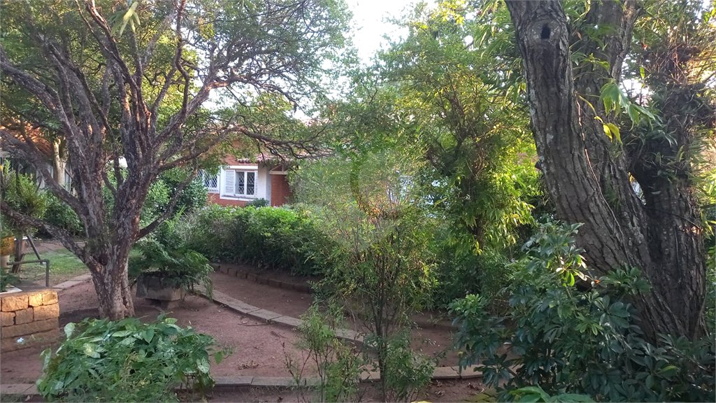 Casa à venda ou para alugar com 4 quartos, sendo 1 suíte, no Centro, Vinhedo, SP