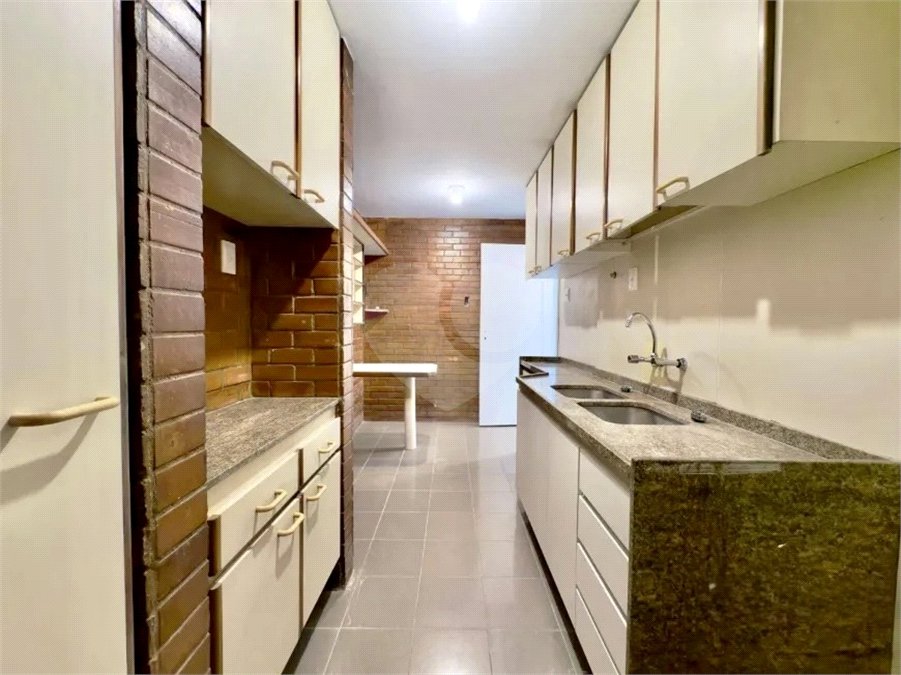 Apartamento à venda com 3 quartos, sendo 1 suíte,  em Leblon, Rio de Janeiro, RJ