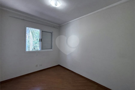 Sobrado à venda com 3 quartos, sendo 1 suíte, no condomínio Villagio da Granja, Cotia - SP