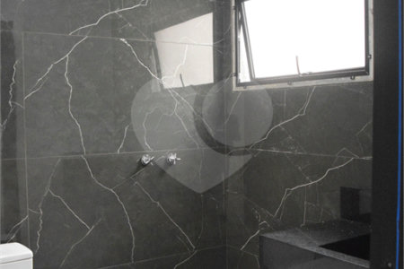 Casa à venda com 4 suítes no condomínio Figueira Garden, Atibaia - SP