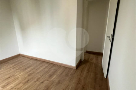 Apartamento à venda com 3 quartos, sendo 1 suíte,  em Parque Reboucas, São Paulo, SP
