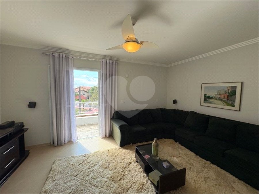 Casa à venda com 5 quartos, sendo 3 suítes, no condomínio Granja Olga III, Sorocaba - SP
