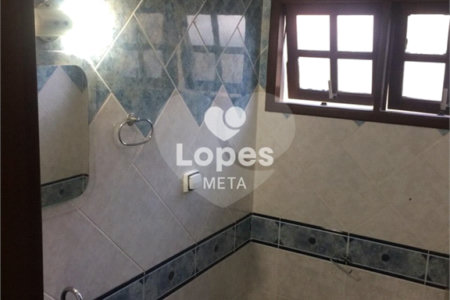 Casa à venda com 3 quartos, sendo 1 suíte, no condomínio Eldourado, São José dos Campos - SP