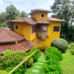Casa à venda com 5 quartos, sendo 4 suítes, no condomínio Alpes da Cantareira, Mairiporã - SP