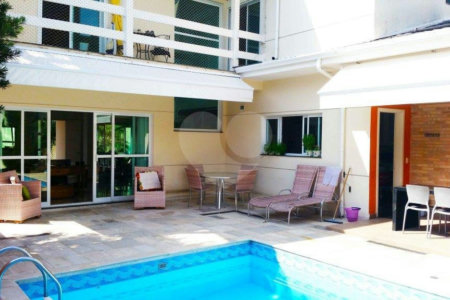 Casa à venda com 4 suítes em Granja Julieta, São Paulo, SP