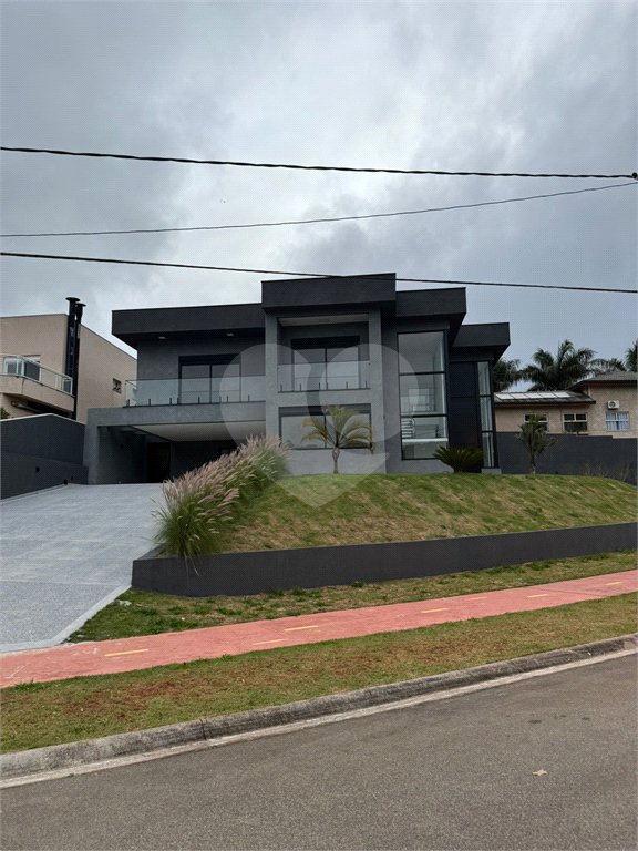 Casa à venda com 5 suítes no condomínio Residencial Santa Maria, Jandira - SP