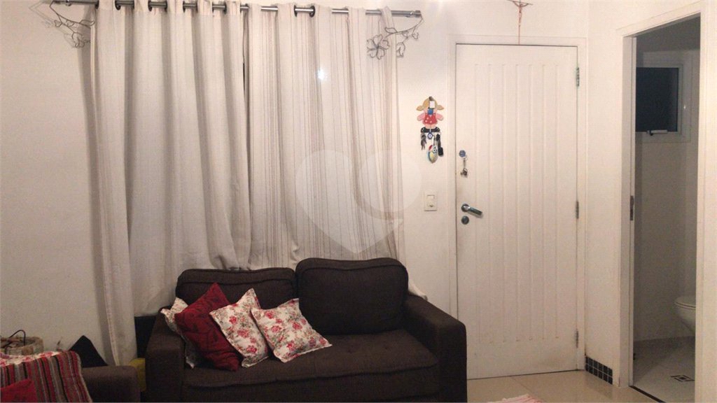 Casa à venda com 3 quartos, sendo 1 suíte, no condomínio Villaggio Portobello, São Paulo - SP