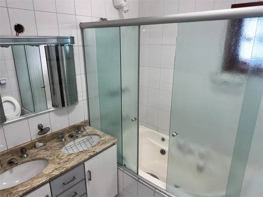 Sobrado à venda ou para alugar com 3 suítes em Vila Sônia, São Paulo, SP