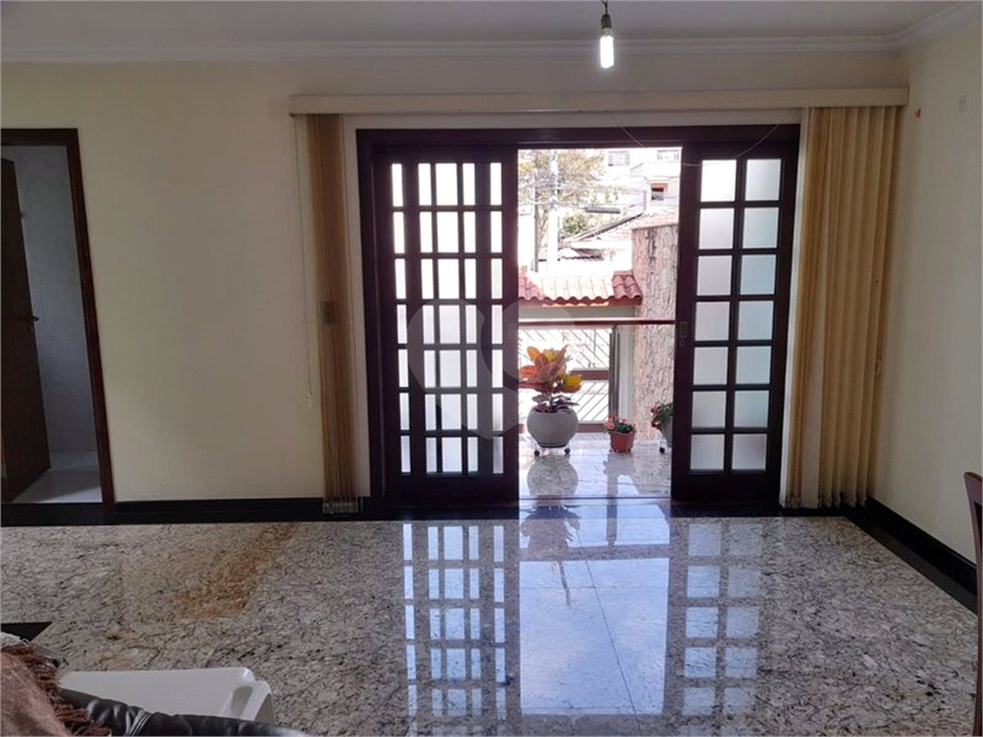 Sobrado à venda com 3 suítes em Vila Romero, São Paulo, SP