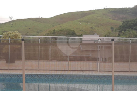 Casa à venda com 3 quartos, sendo 1 suíte, no condomínio Vila Hipica Ii, Vinhedo - SP
