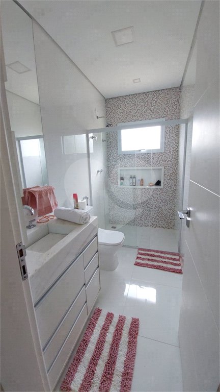 Casa à venda com 4 suítes no condomínio Figueira Garden, Atibaia - SP