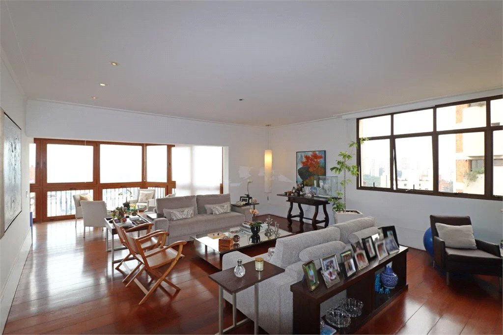 Apartamento à venda com 3 suítes em Vila Suzana, São Paulo, SP