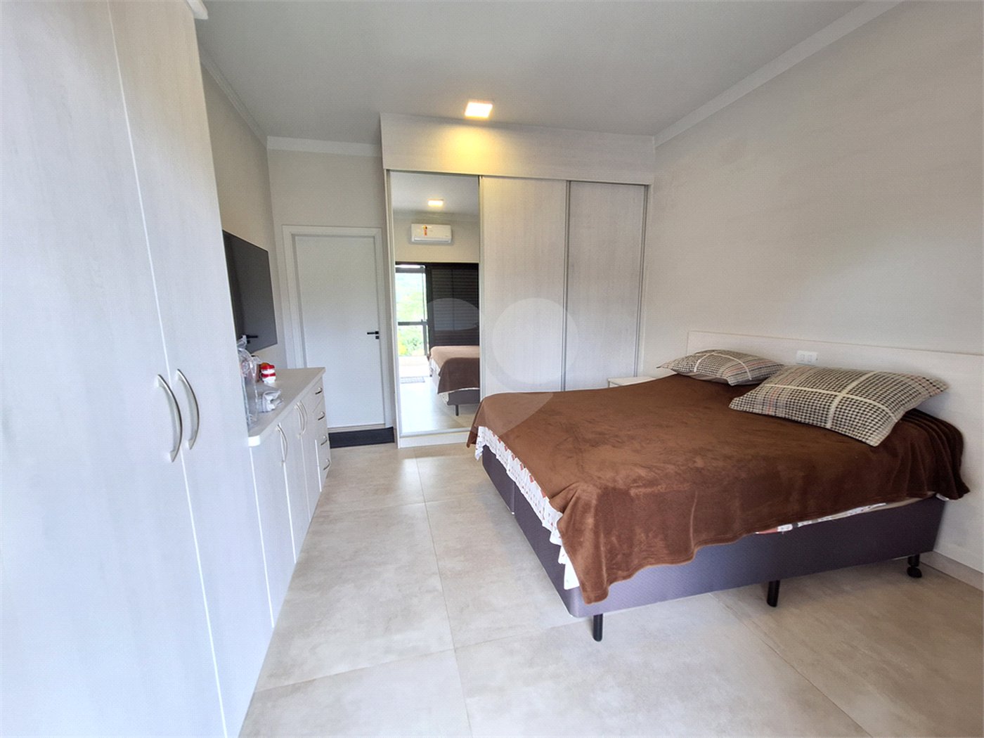 Casa à venda com 7 quartos, sendo 3 suítes, no condomínio Chacaras do Lago, Vinhedo - SP