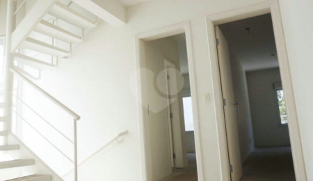 Casa à venda com 4 quartos, sendo 2 suítes, no condomínio Bristol Village, São Paulo - SP