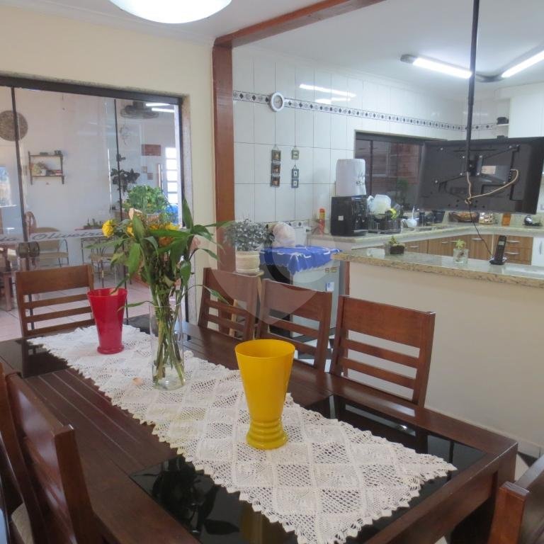 Sobrado à venda com 4 quartos, sendo 1 suíte, em Cambuci, São Paulo, SP