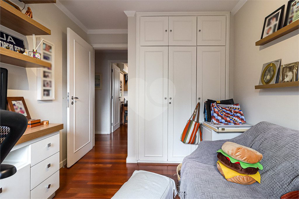 Apartamento à venda com 4 quartos, sendo 2 suítes, em Moema, São Paulo, SP