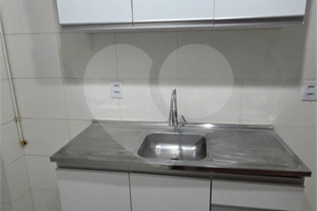 Apartamento à venda com 2 quartos em Vila Zat, São Paulo, SP
