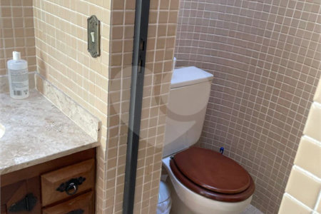 Casa à venda, 742 m², com piscina, 5 suítes, em Embu das Artes
