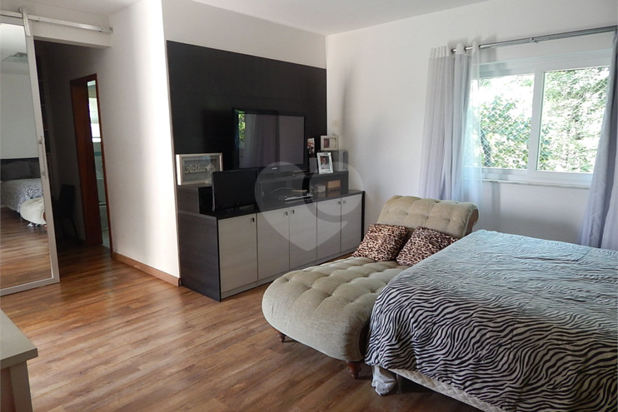 Casa à venda com 3 suítes no condomínio Quinta de Santo Antônio, São Paulo - SP