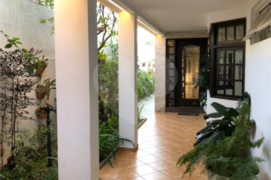 Sobrado à venda com 5 quartos, sendo 3 suítes, em Tremembé, São Paulo, SP