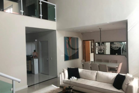 Casa à venda com 3 suítes no condomínio Parque das Graças, Atibaia - SP