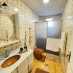 Apartamento com 2 dormitórios e suíte + dependência de serviço completa na Ponta da Praia – Localização privilegiada próximo à Praça Dino Bueno