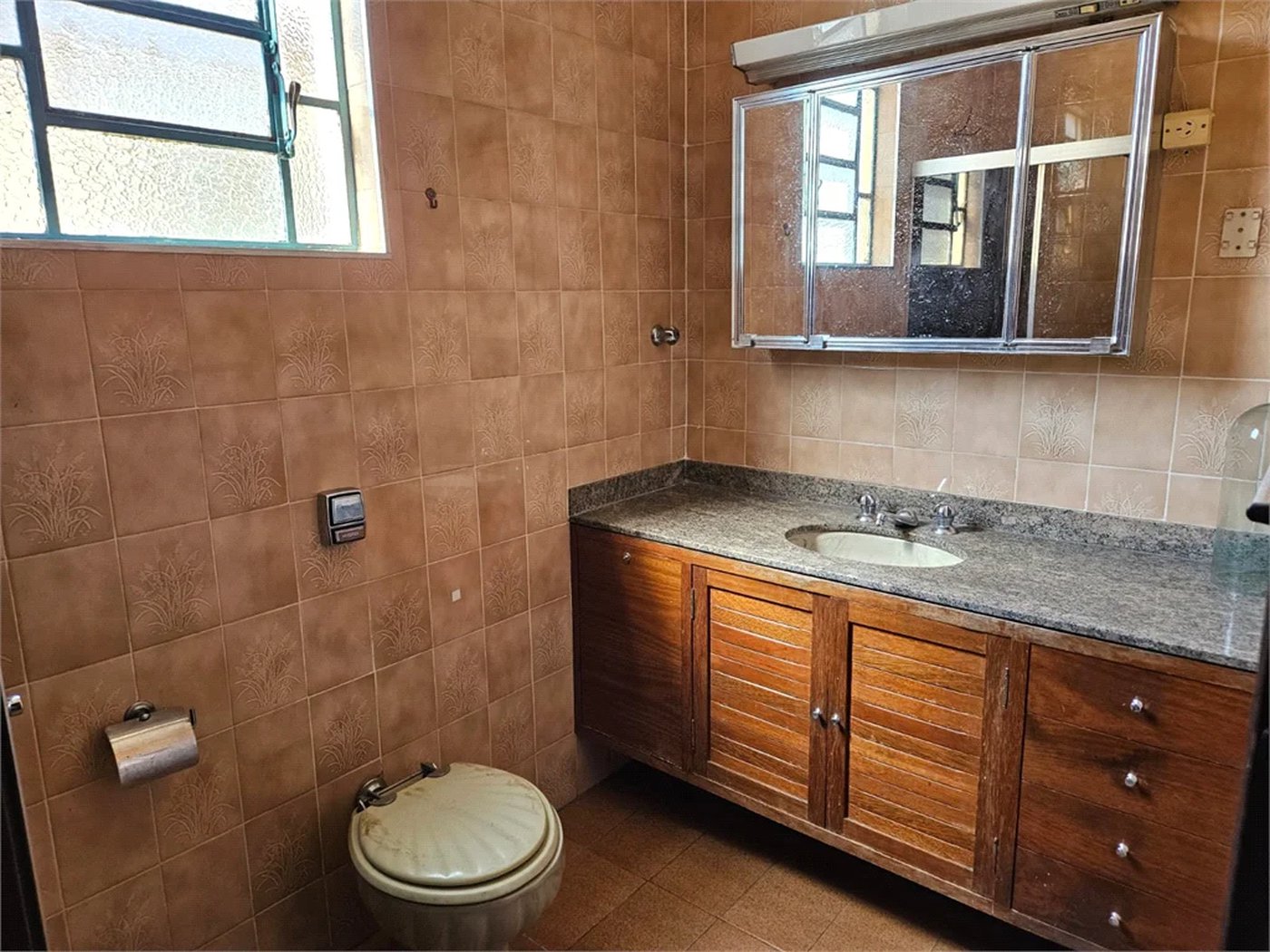 Casa à venda com 3 quartos, sendo 1 suíte, em Água Branca, São Paulo, SP