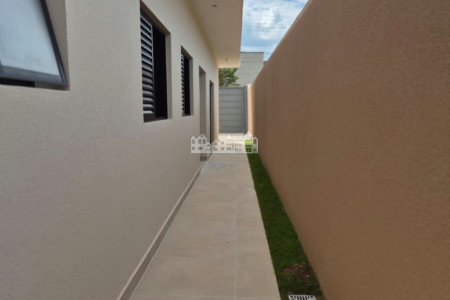 Casa à venda com 3 suítes em Vila Petrópolis, Atibaia, SP