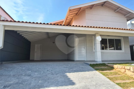 Casa à venda com 3 quartos, sendo 2 suítes, no condomínio Terras de São Francisco, Vinhedo - SP