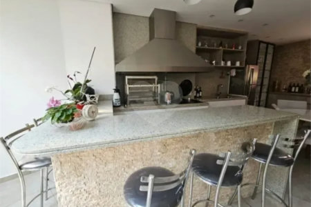 Casa à venda com 3 quartos, sendo 2 suítes, no condomínio Vila Borghese, São Paulo - SP