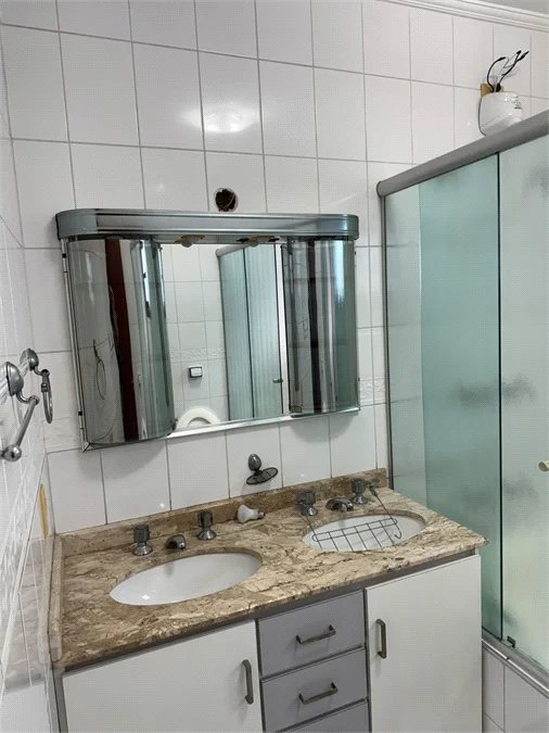 Sobrado à venda ou para alugar com 3 suítes em Vila Sônia, São Paulo, SP