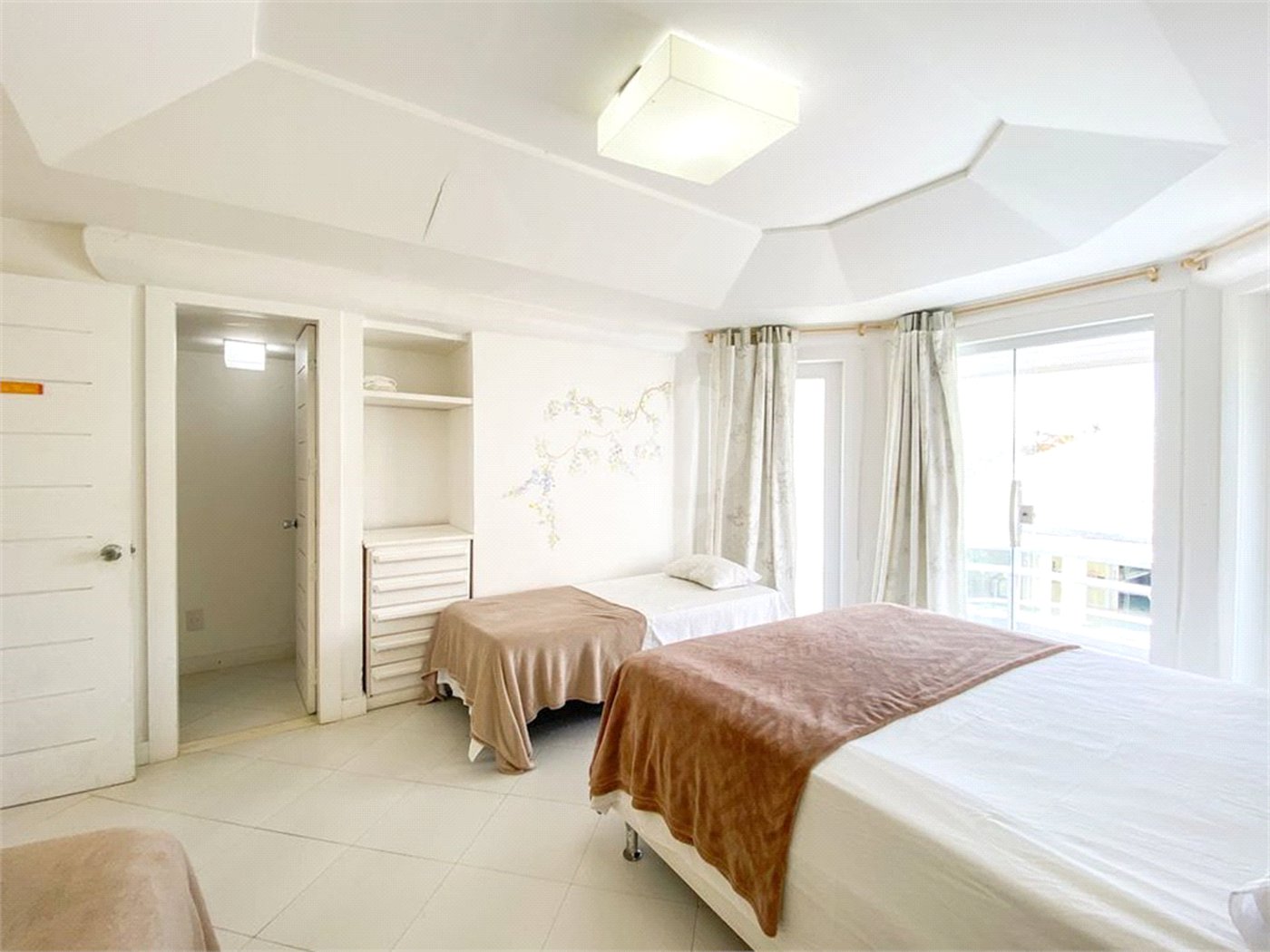 Casa à venda com 5 quartos, sendo 4 suítes, em Marina, Armação dos Búzios, RJ