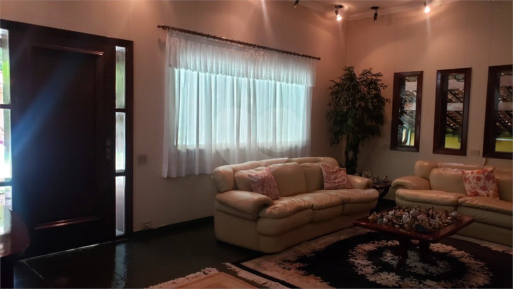 Sobrado à venda com 4 quartos, sendo 2 suítes, em Jardim Marajoara, São Paulo, SP