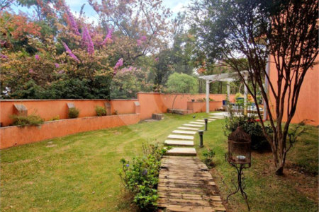 Casa à venda com 4 suítes no condomínio Estância Marambaia, Vinhedo - SP