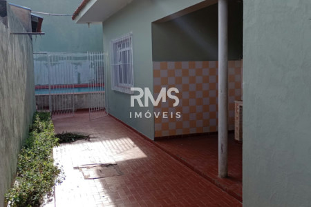 Casa à venda ou para alugar com 3 quartos, sendo 1 suíte,  no Centro, Angatuba, SP