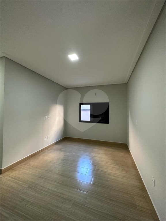 Casa à venda com 3 quartos, sendo 1 suíte, no condomínio Lagos D´icaraí, Salto - SP