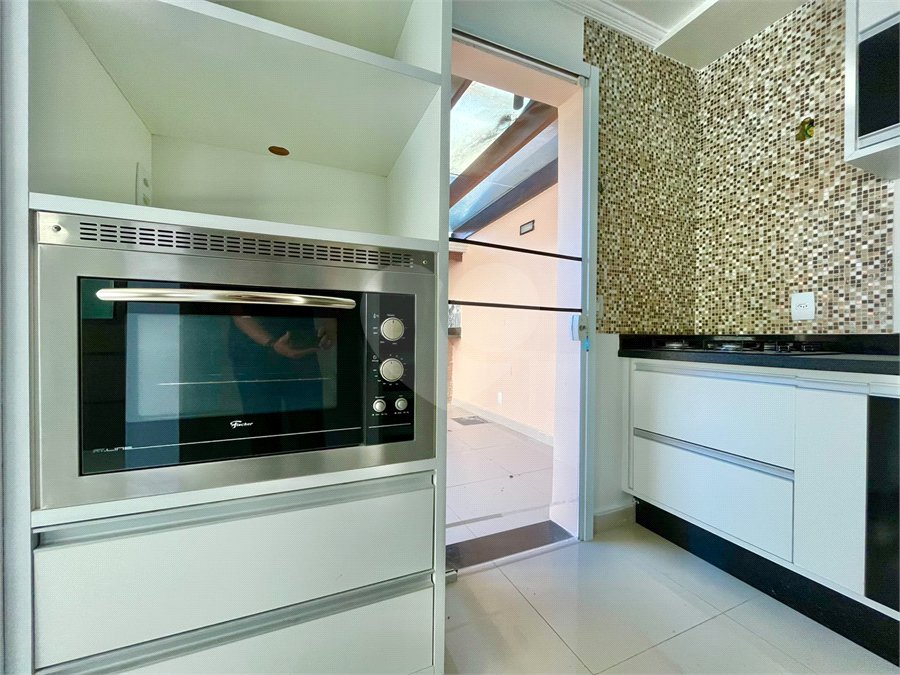 Casa à venda com 3 quartos, sendo 1 suíte, no condomínio Residencial Villa Flora, Votorantim - SP