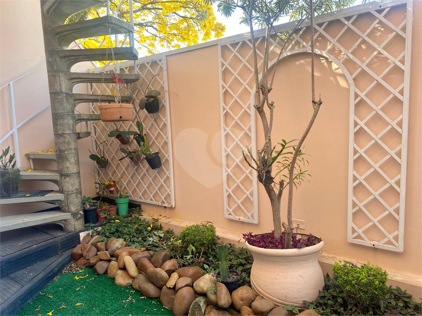 Casa à venda com 4 quartos, sendo 3 suítes, em Jardim Maia, Guarulhos, SP
